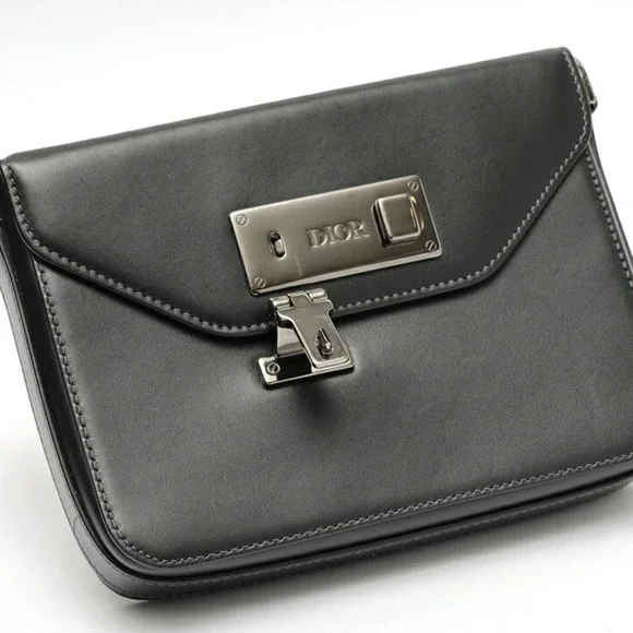 CHRISTIAN DIOR Black Leather Shoulder Bag - Picture 6 of 9